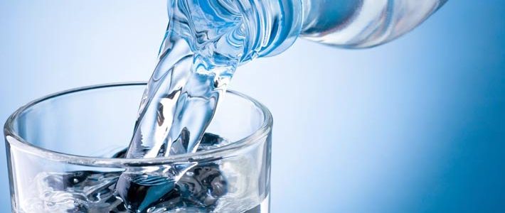 quanta acqua bere al giorno